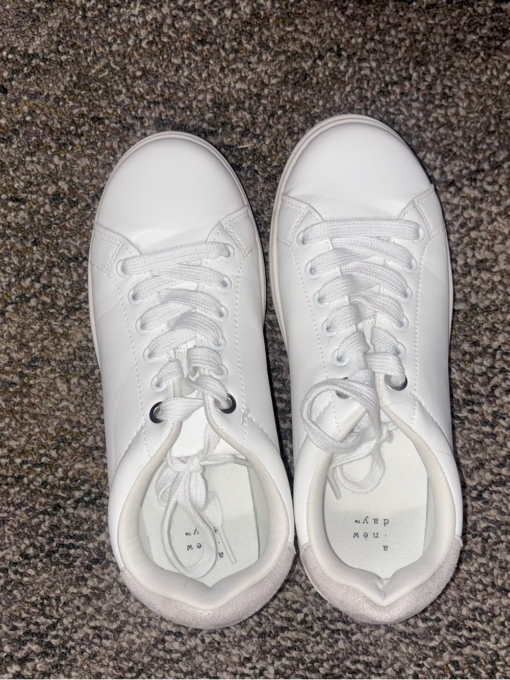 Universal Thread Women's White Platform Memory Foam Sneakers size 8.5 EUC